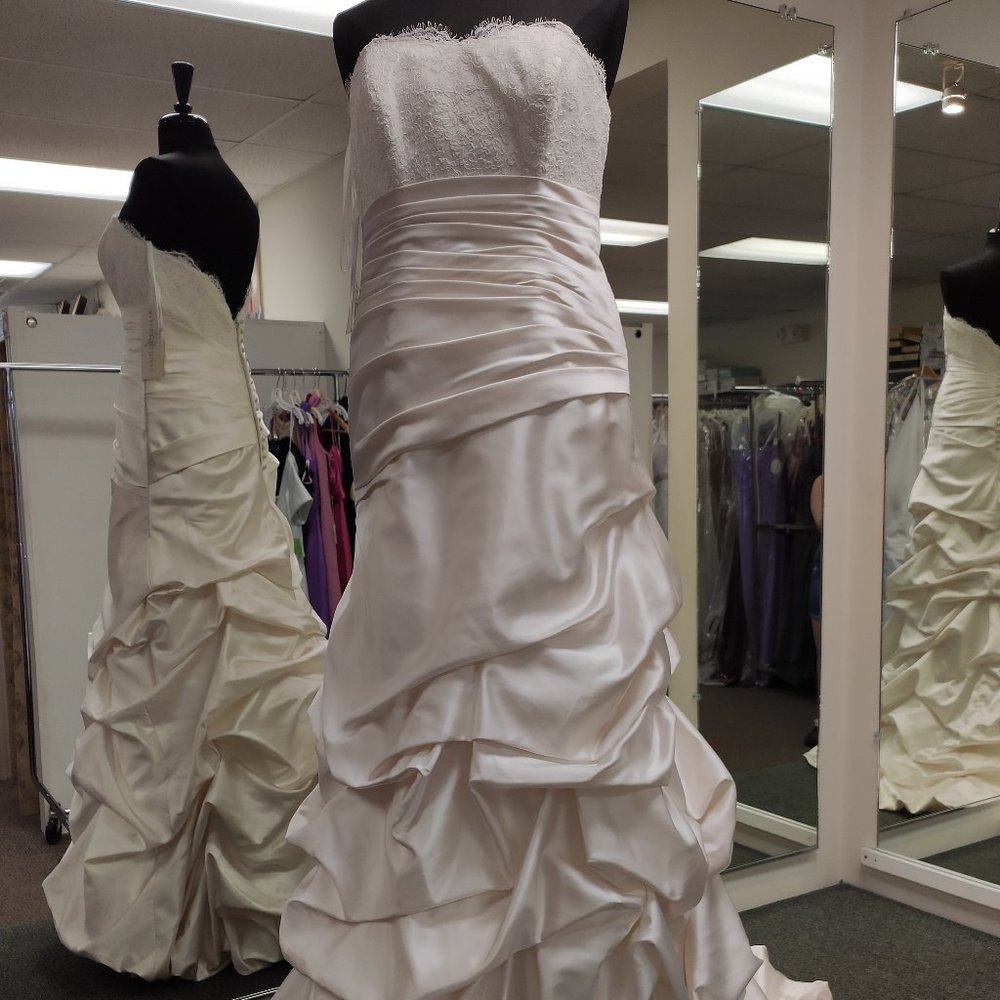 Allure 8674 Wedding Gown